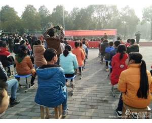 總經(jīng)理獻愛心 (2)